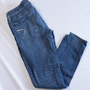 Women’s American Eagle Distressed Jeggings size 6